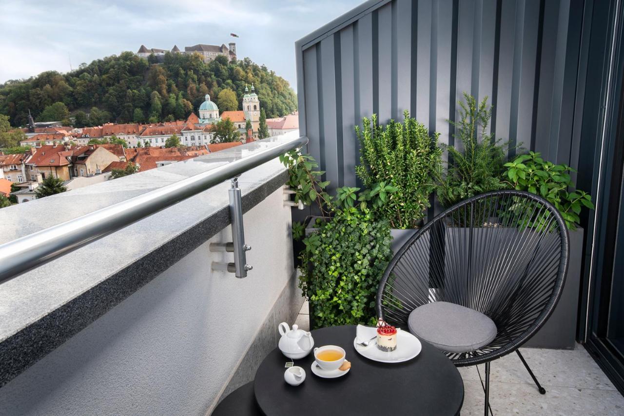 City Hotel Ljubljana Bagian luar foto